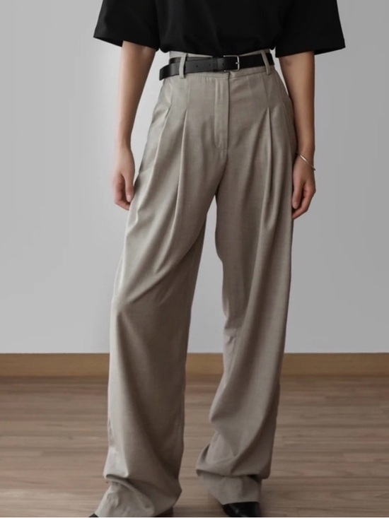 The Frankie Shop Pants - THE FRANKIE SHOP Gelso pleated trousers in light taupe melange size small